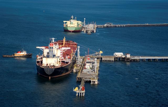Oil tanker