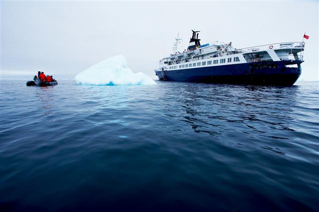 Search and rescue in the arctic